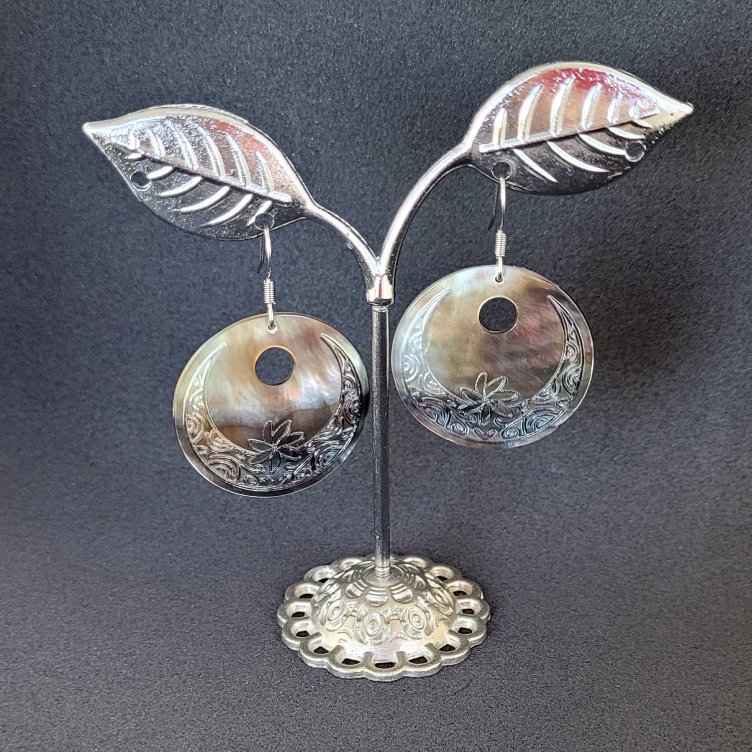 Boucles d'oreilles rondes en nacre de Tahiti (tiare) – Image 13