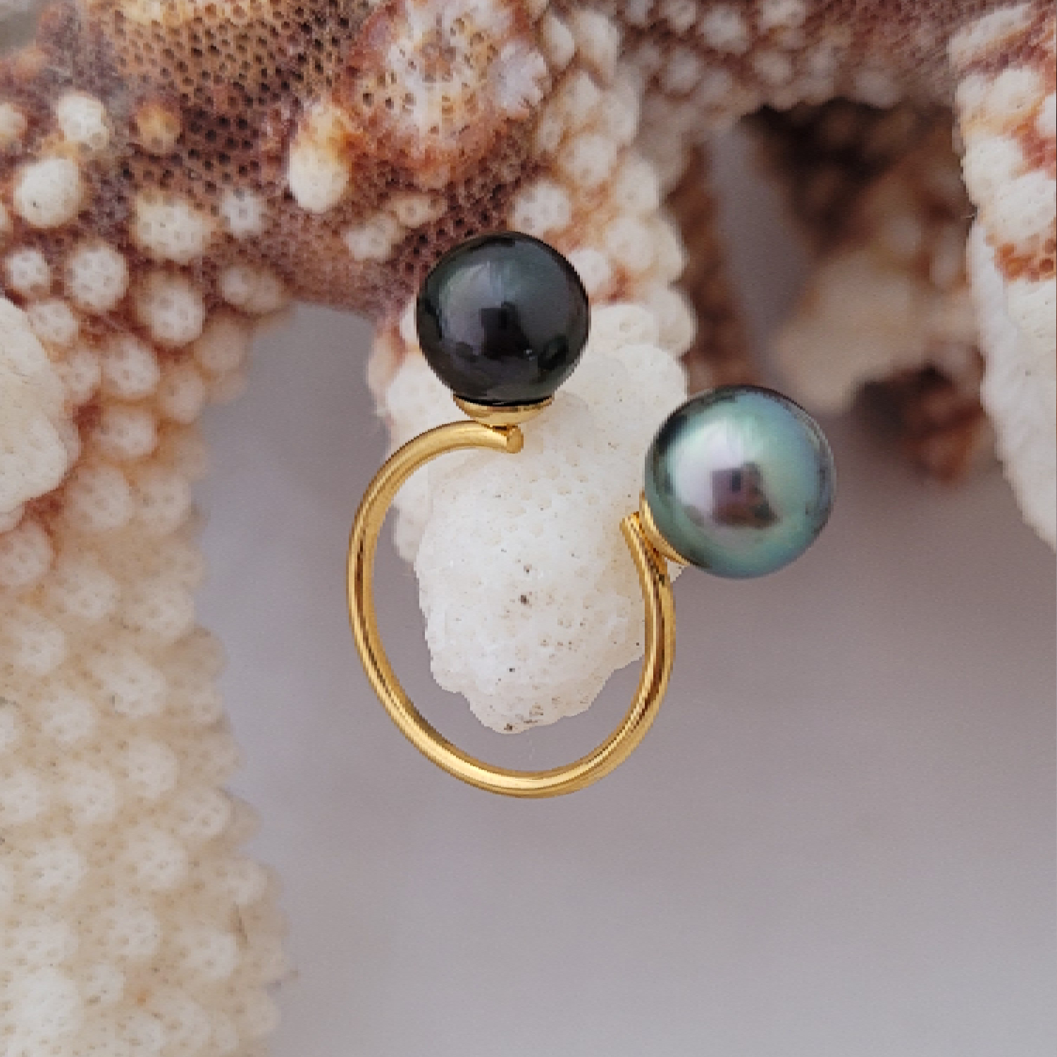 Bague Duo en acier inoxydable doré - 2 perles de Tahiti – Image 3