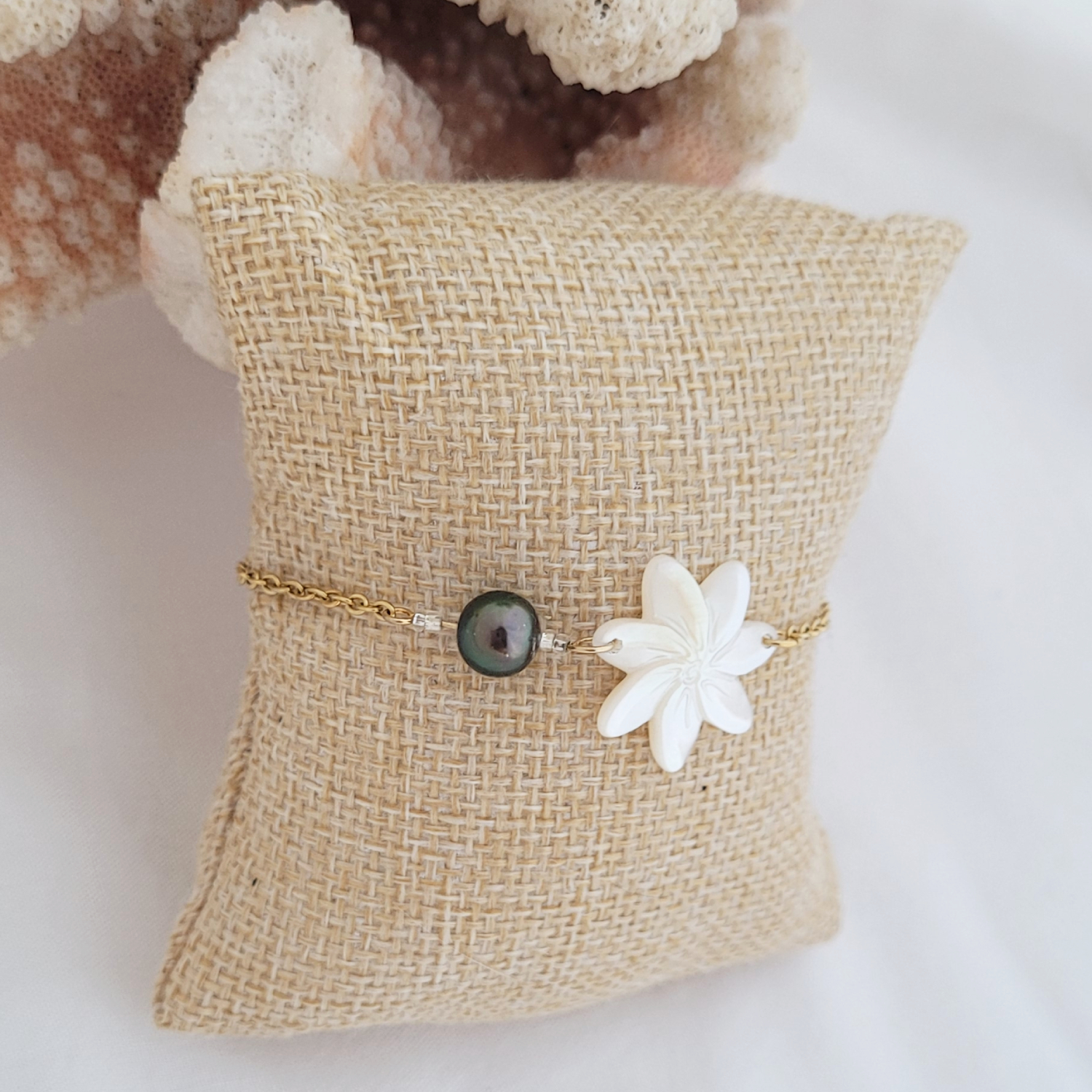Bracelet acier inoxydable doré avec nacre et perle de Tahiti – Image 5