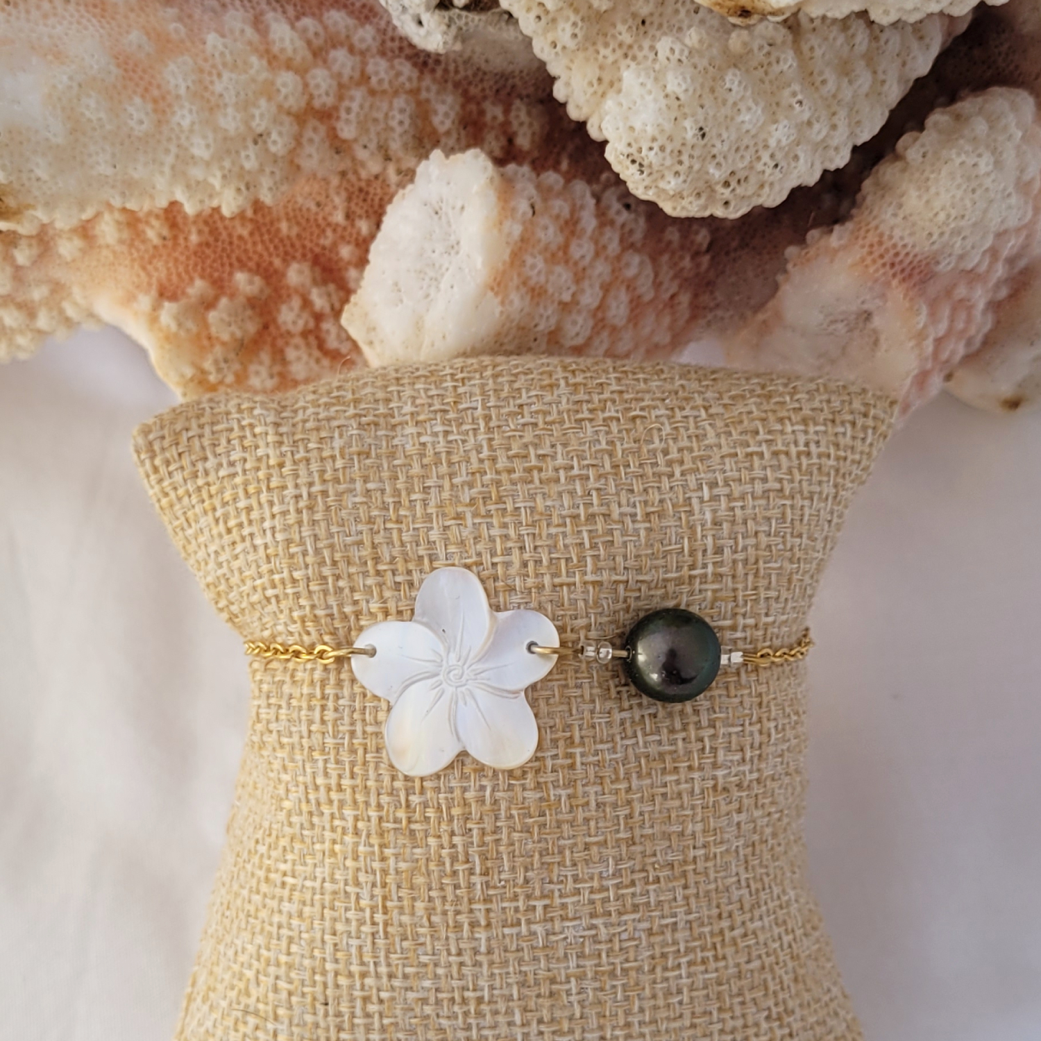 Bracelet acier inoxydable doré avec nacre et perle de Tahiti – Image 10