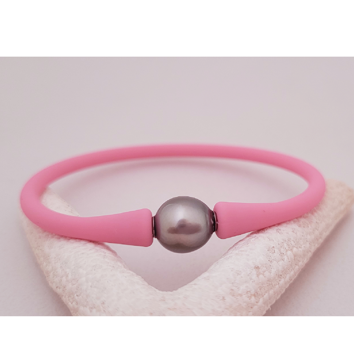 Bracelet silicone rose avec perle de Tahiti – Image 2