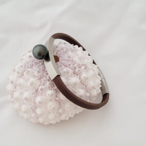 Bracelet en cuir marron texturé avec perle de Tahiti - 11-11,5mm