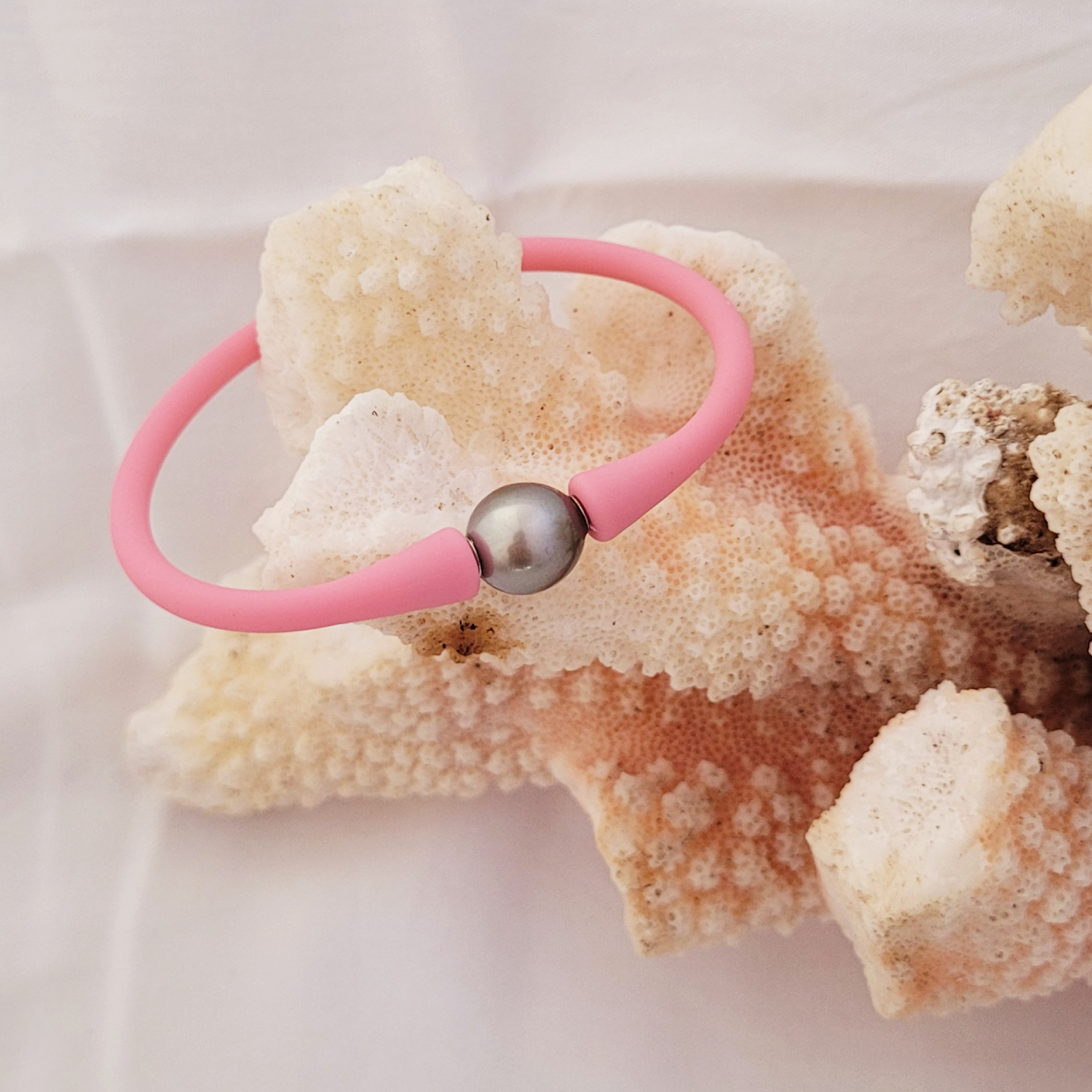 Bracelet silicone rose avec perle de Tahiti