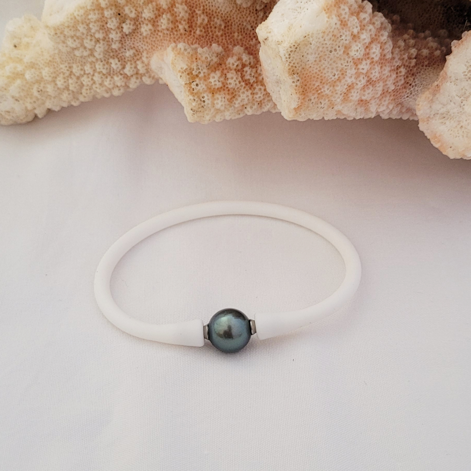 Bracelet silicone blanc avec perle de Tahiti – Image 2