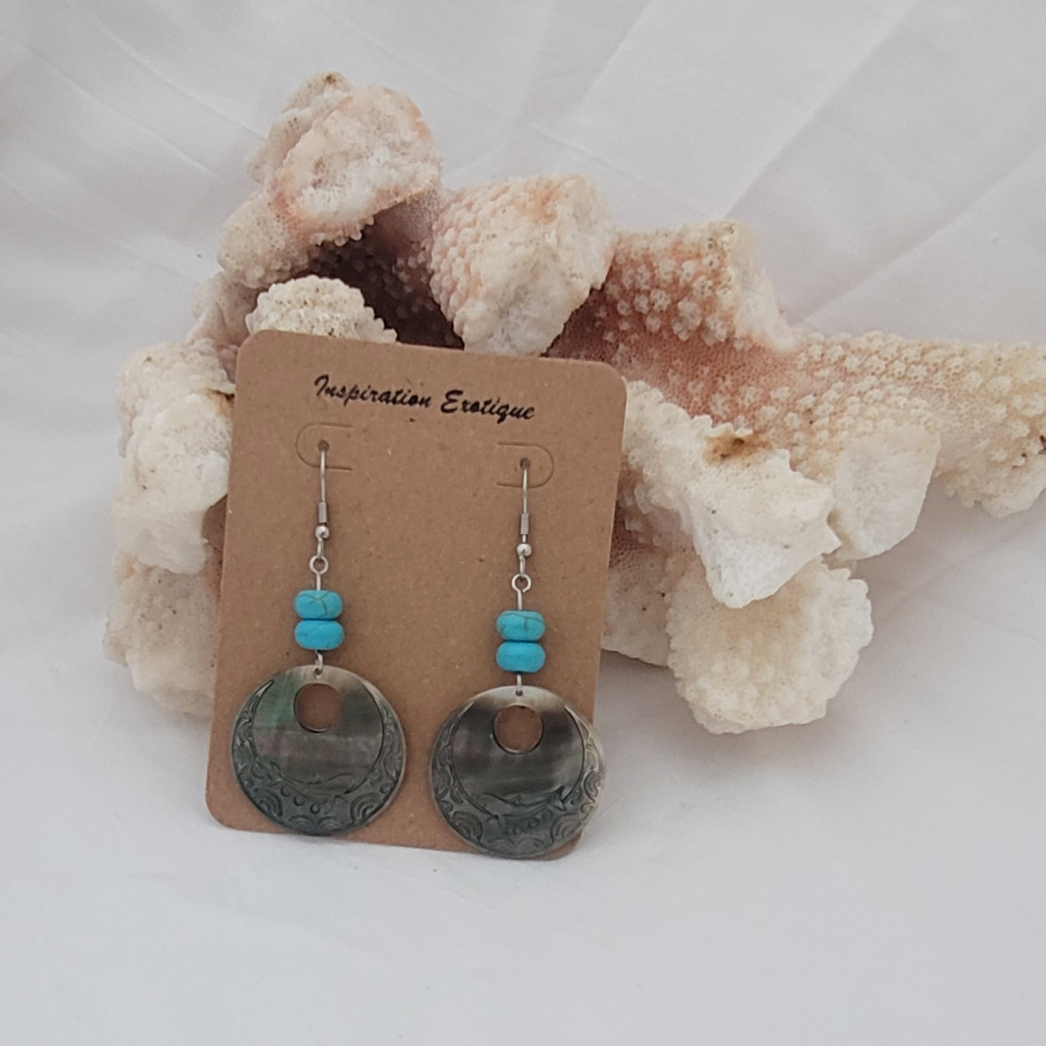 Boucles d'oreilles en nacre de Tahiti et Turquoise – Image 4