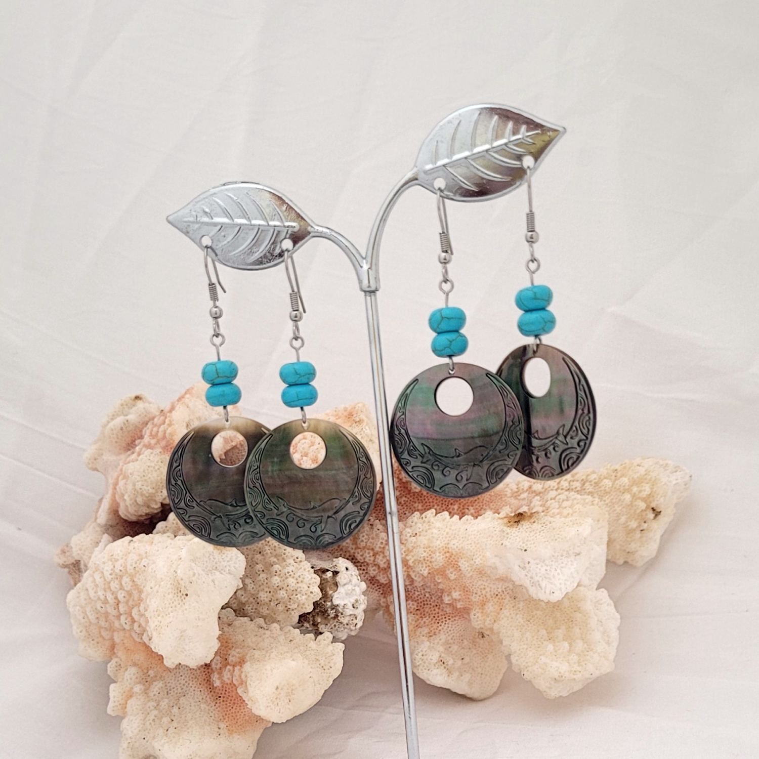 Boucles d'oreilles en nacre de Tahiti et Turquoise – Image 3