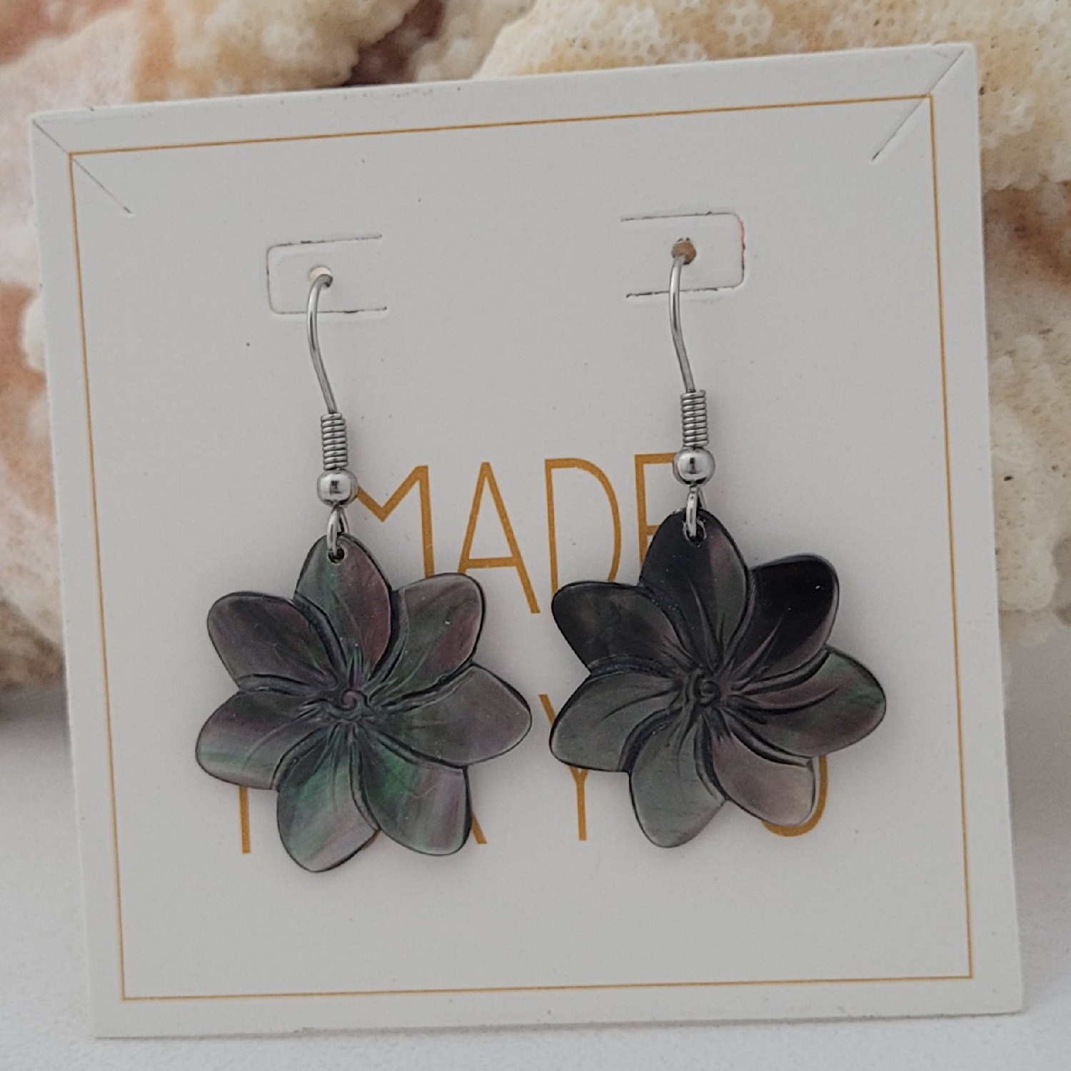 Boucles d'oreilles fleurs en nacre de Tahiti (tiare ou hibiscus) – Image 13