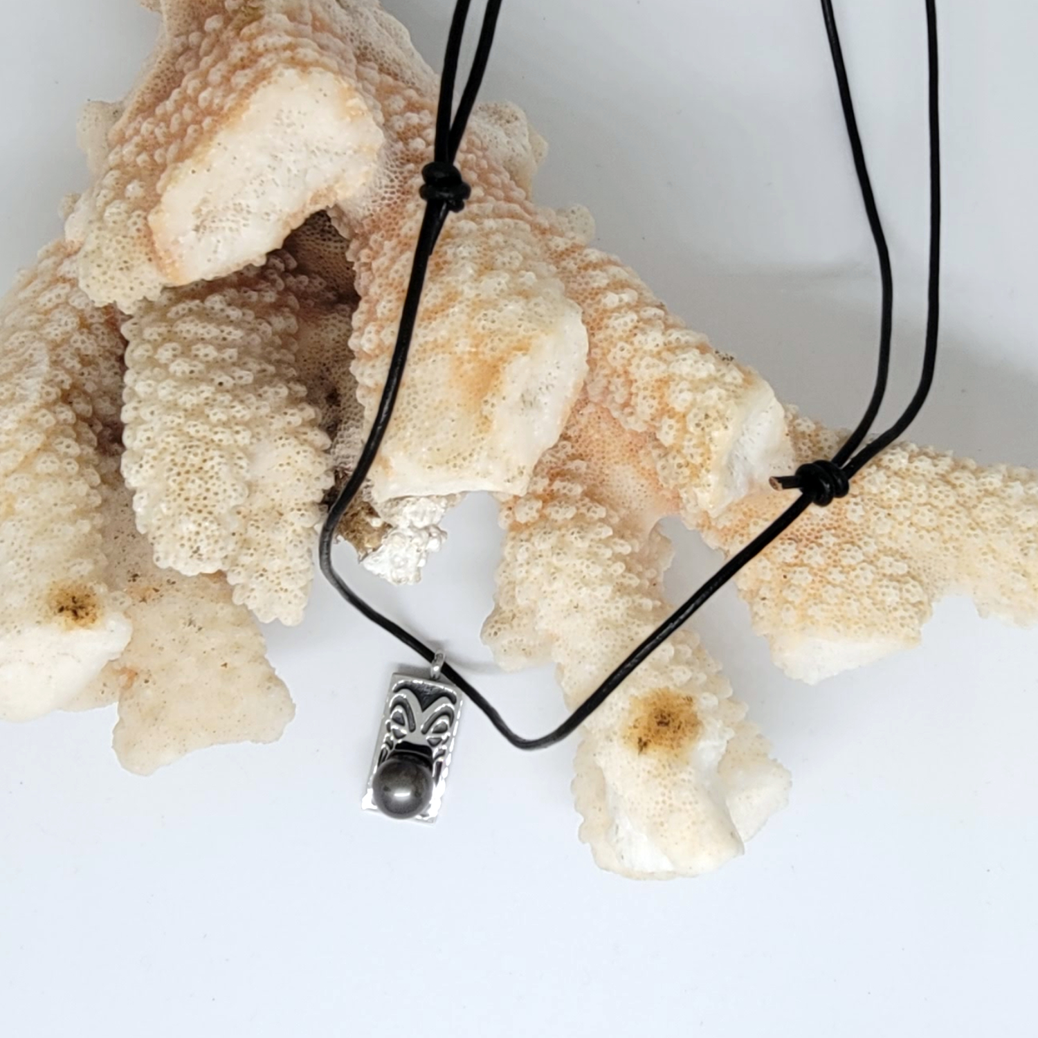 Collier en cuir avec plaque Tiki et perle de Tahiti – Image 7