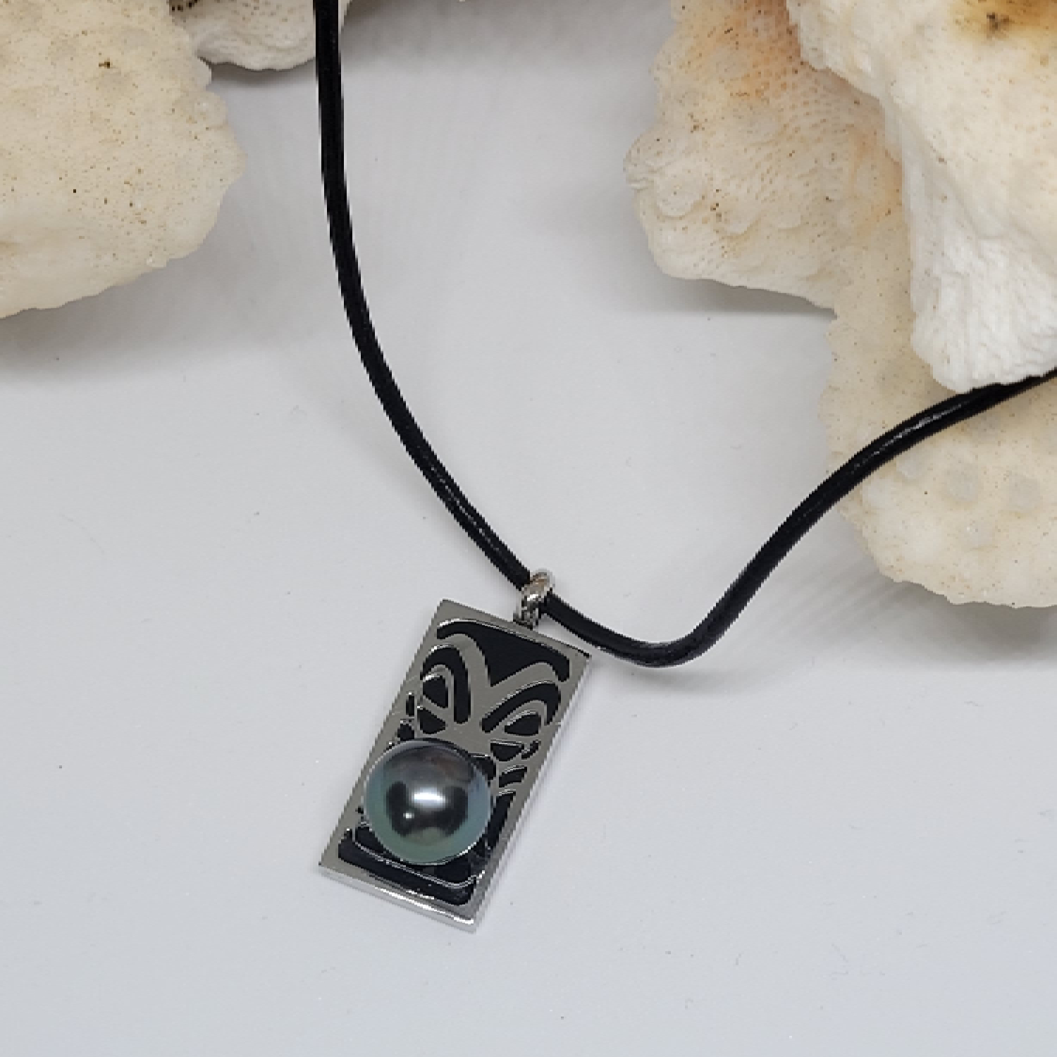 Collier en cuir avec plaque Tiki et perle de Tahiti – Image 2