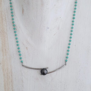 Collier perles de verre émeraude et perle de Tahiti