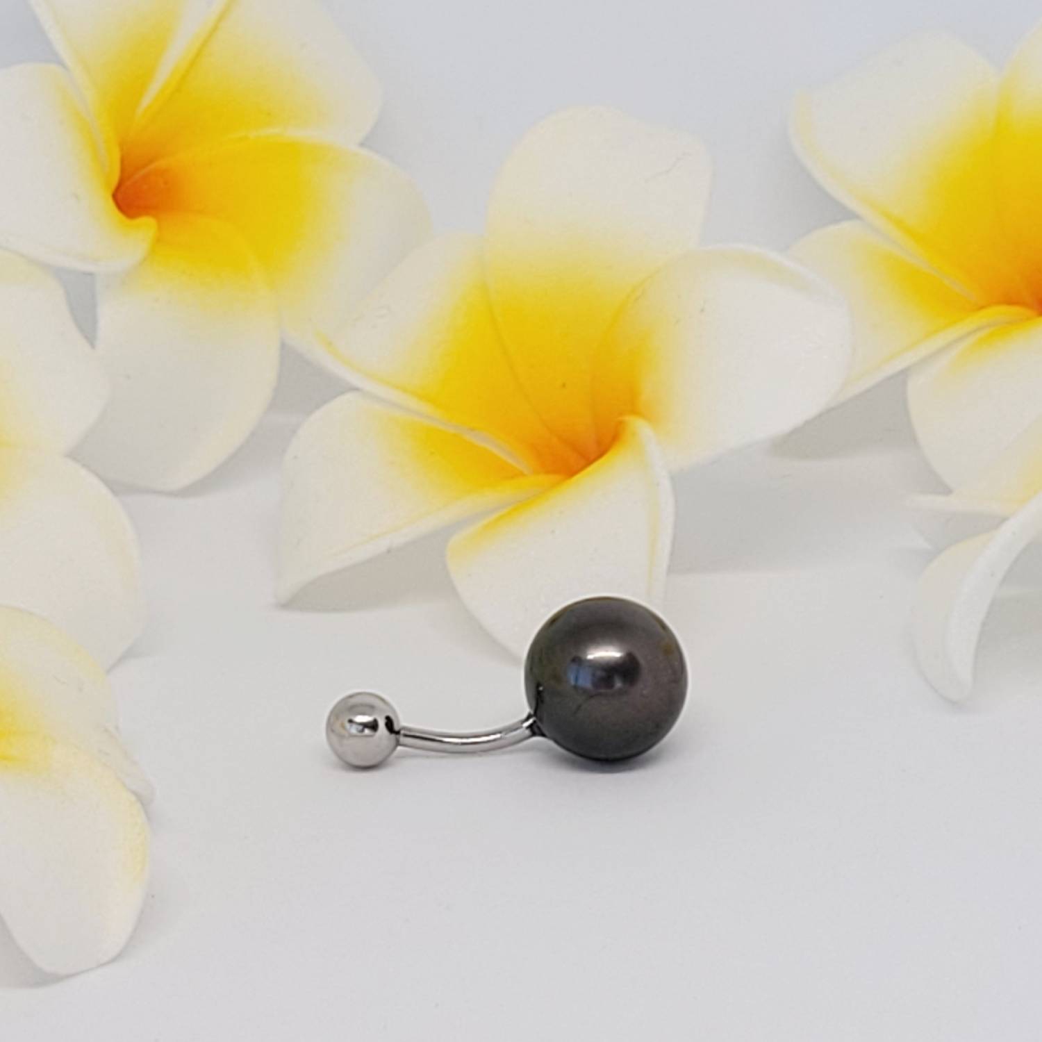 Piercing nombril avec perle de Tahiti