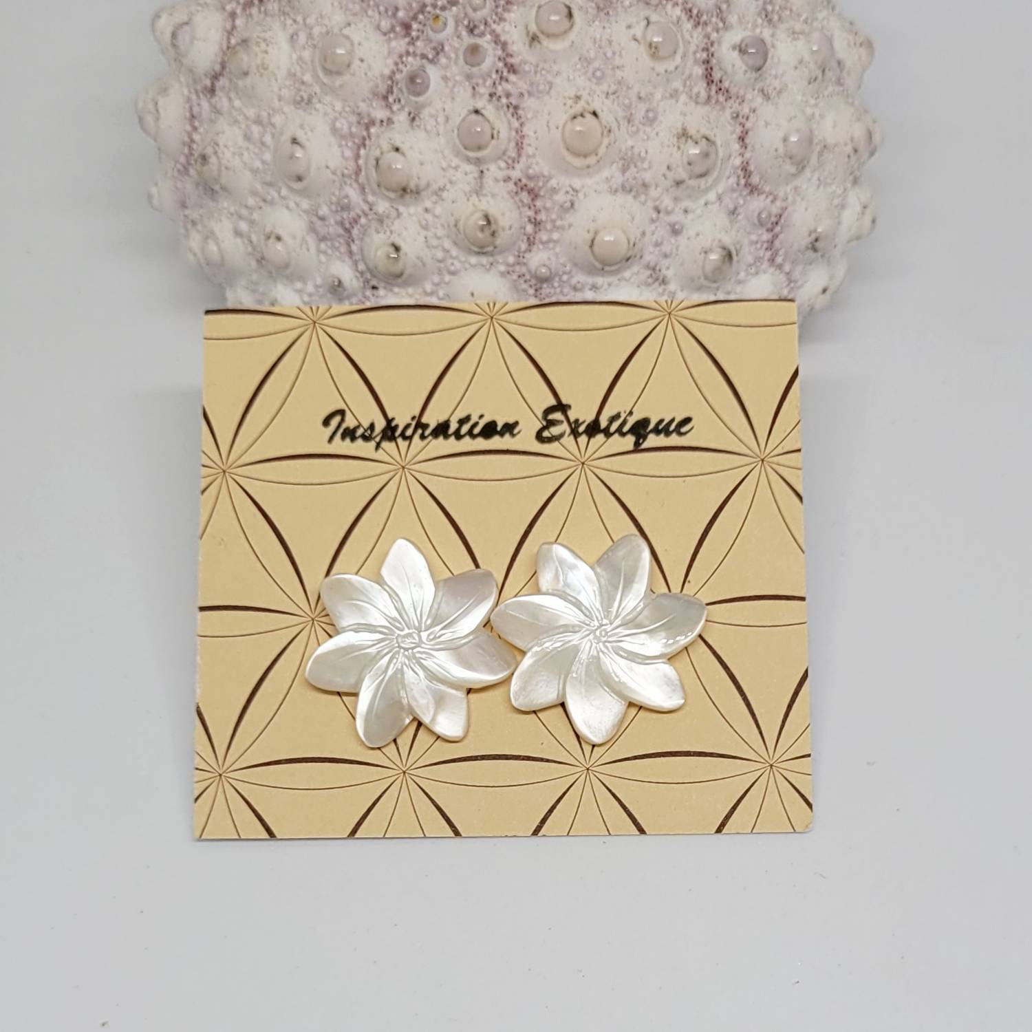 Boucles d'oreilles tiare en nacre de Tahiti