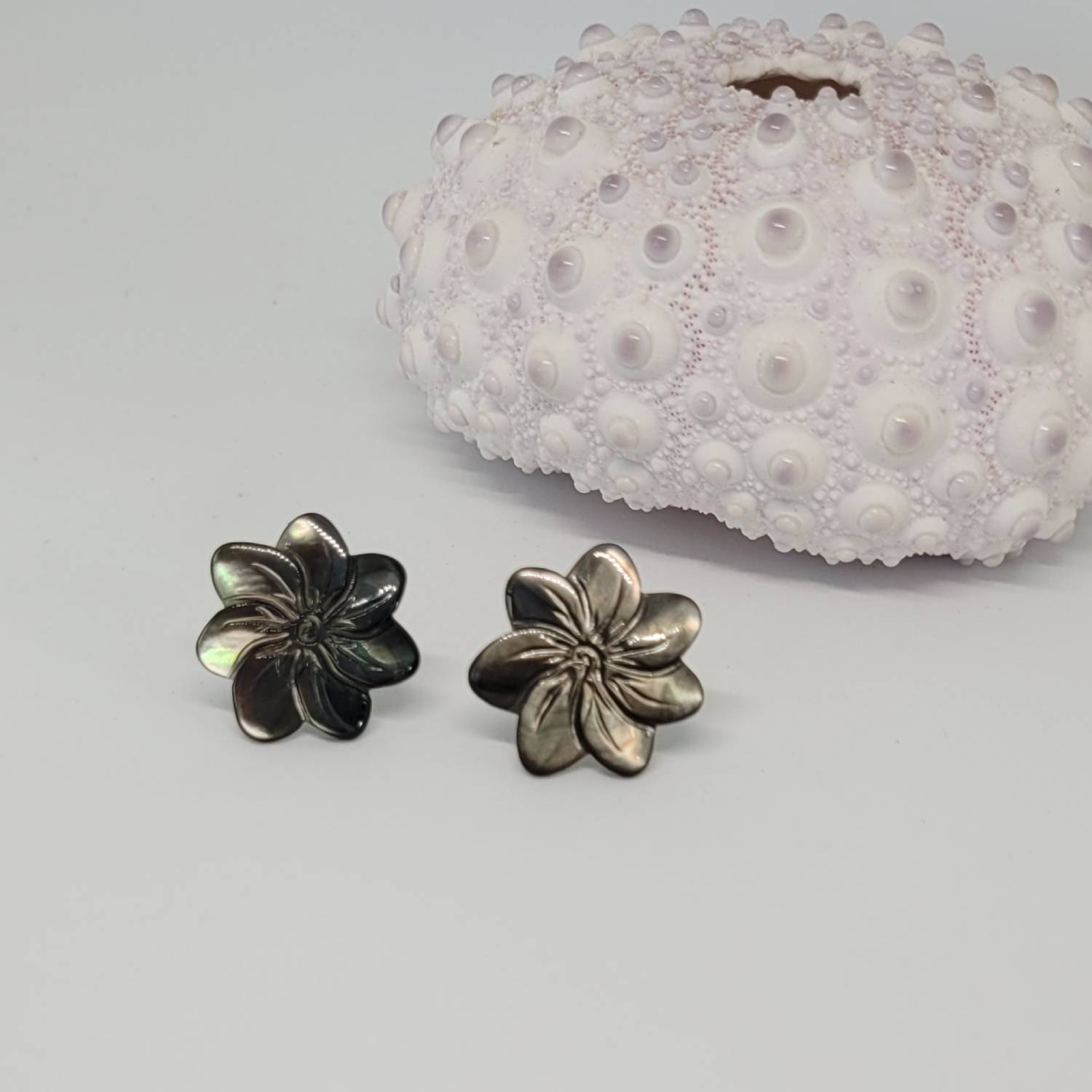 Boucles d'oreilles tiare en nacre de Tahiti – Image 9