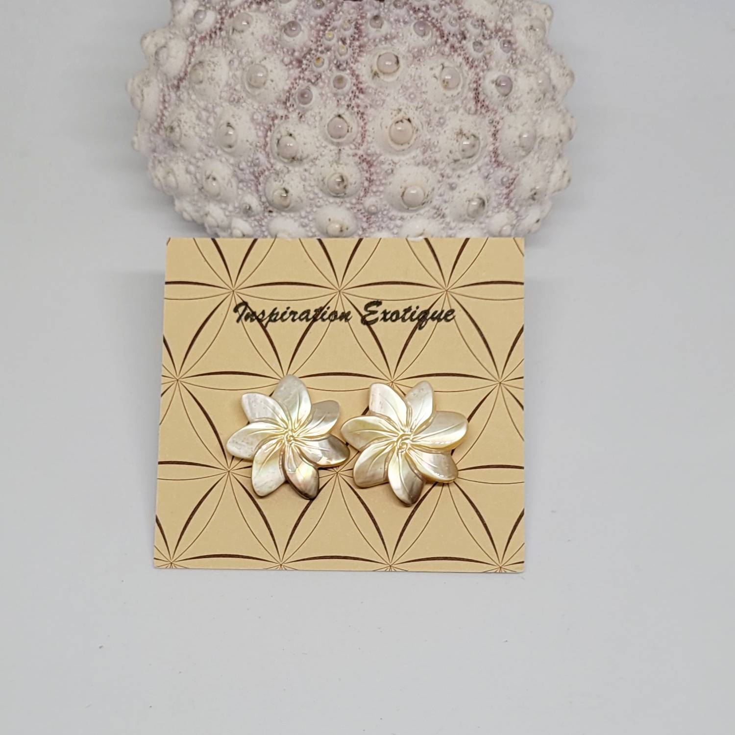 Boucles d'oreilles tiare en nacre de Tahiti – Image 6