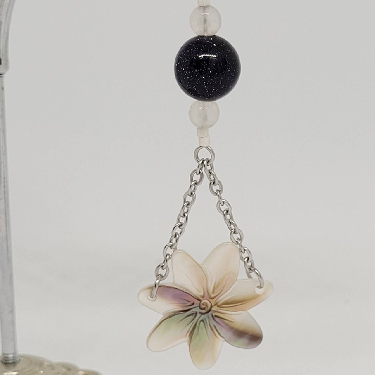 Boucles d'oreilles longues avec Pierre de Soleil et Nacre de Tahiti – Image 4