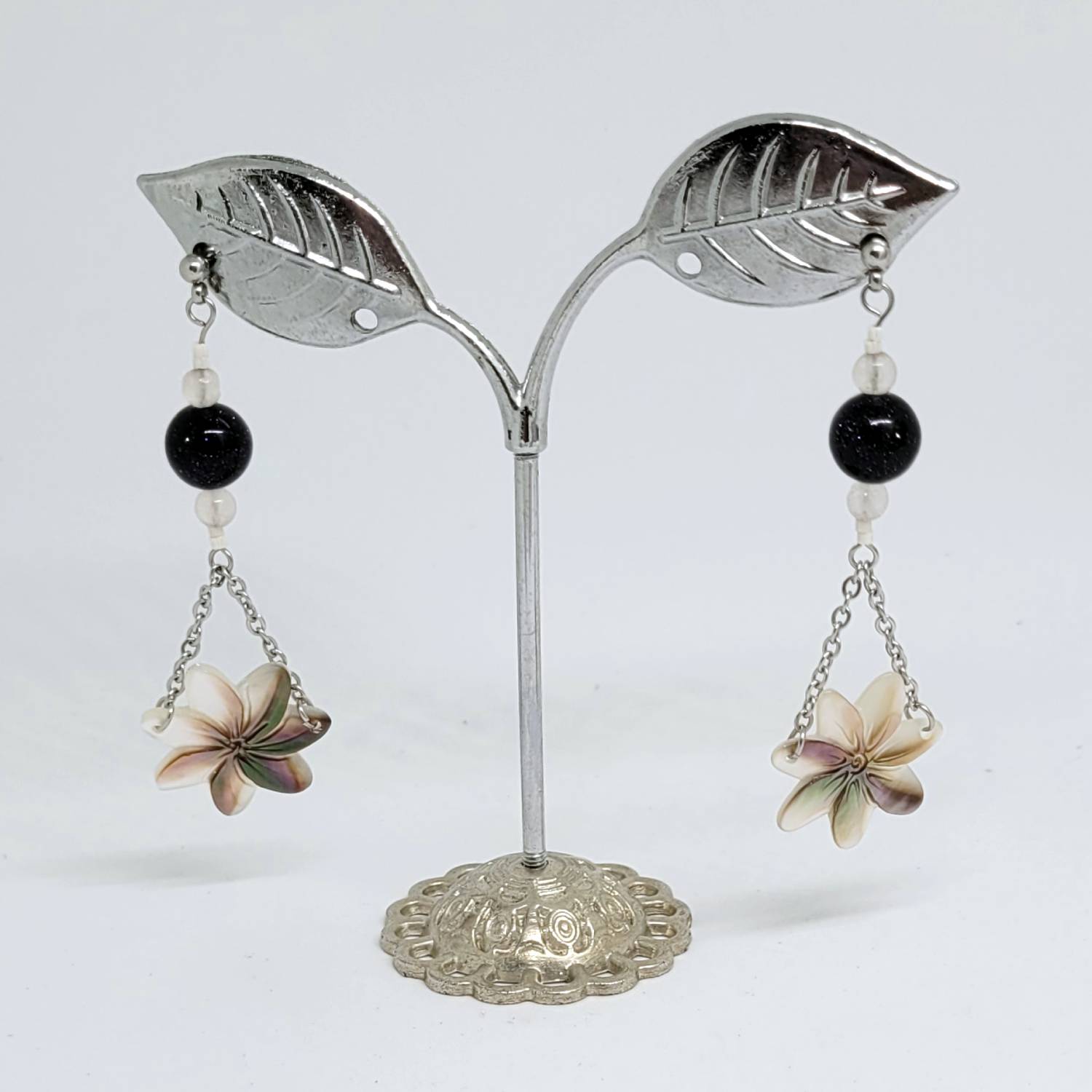 Boucles d'oreilles longues avec Pierre de Soleil et Nacre de Tahiti