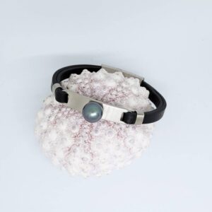 Bracelet en cuir noir texturé avec perle de Tahiti