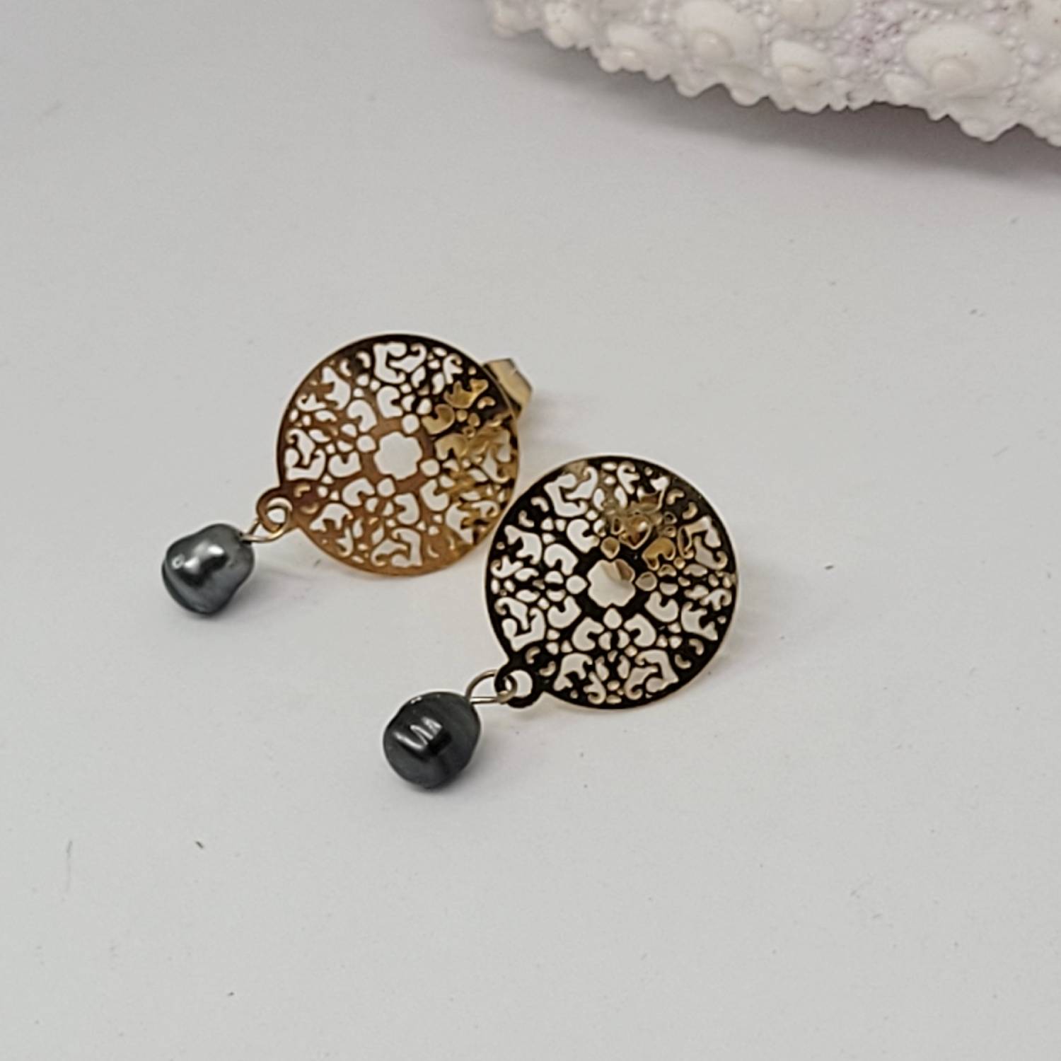 Boucles d'oreilles "soleil doré" avec keishis Tahiti – Image 2