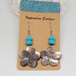 Boucles d'oreilles fleurs en nacre de Tahiti et Turquoise
