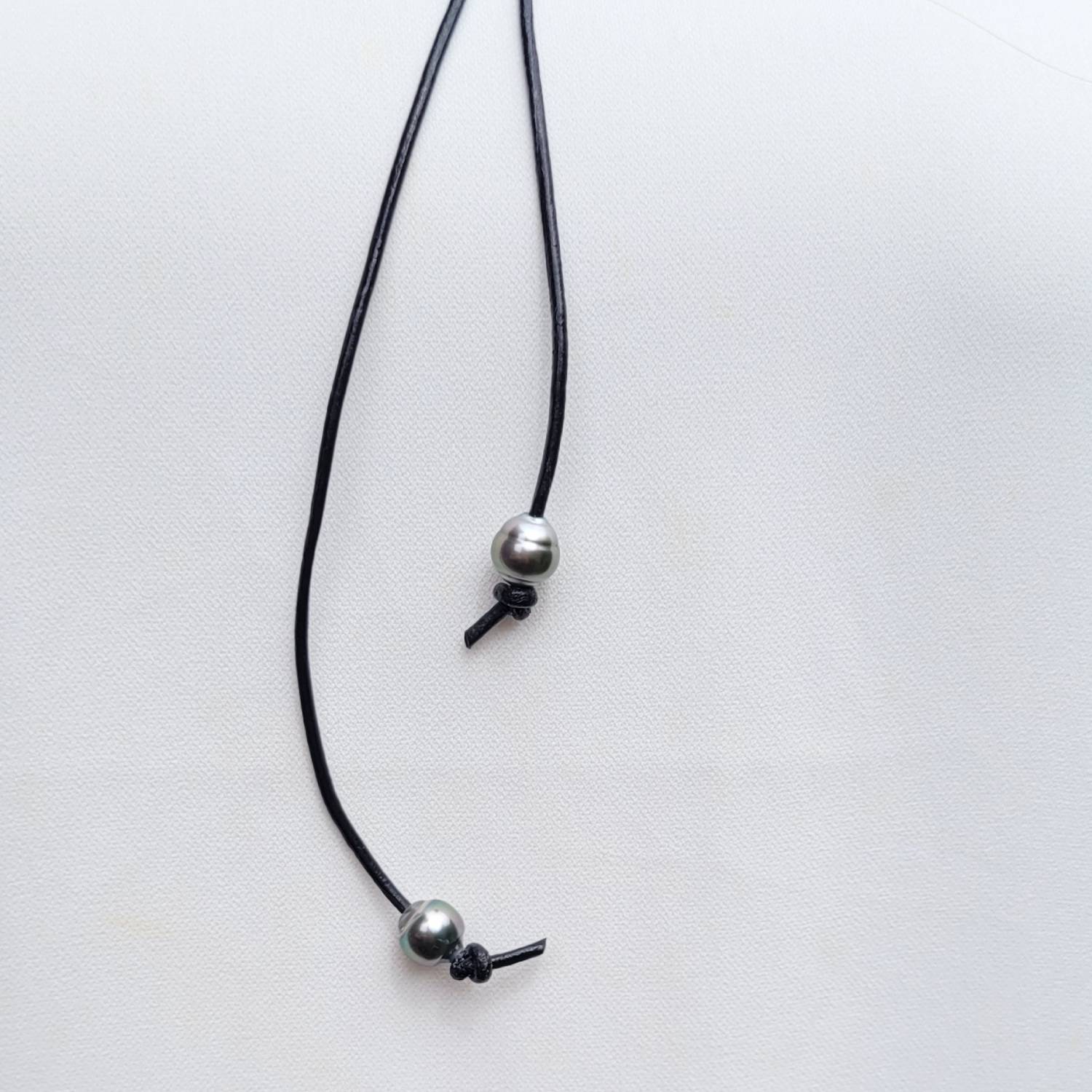 Collier en cuir Cœur de nacre et perles de Tahiti – Image 7