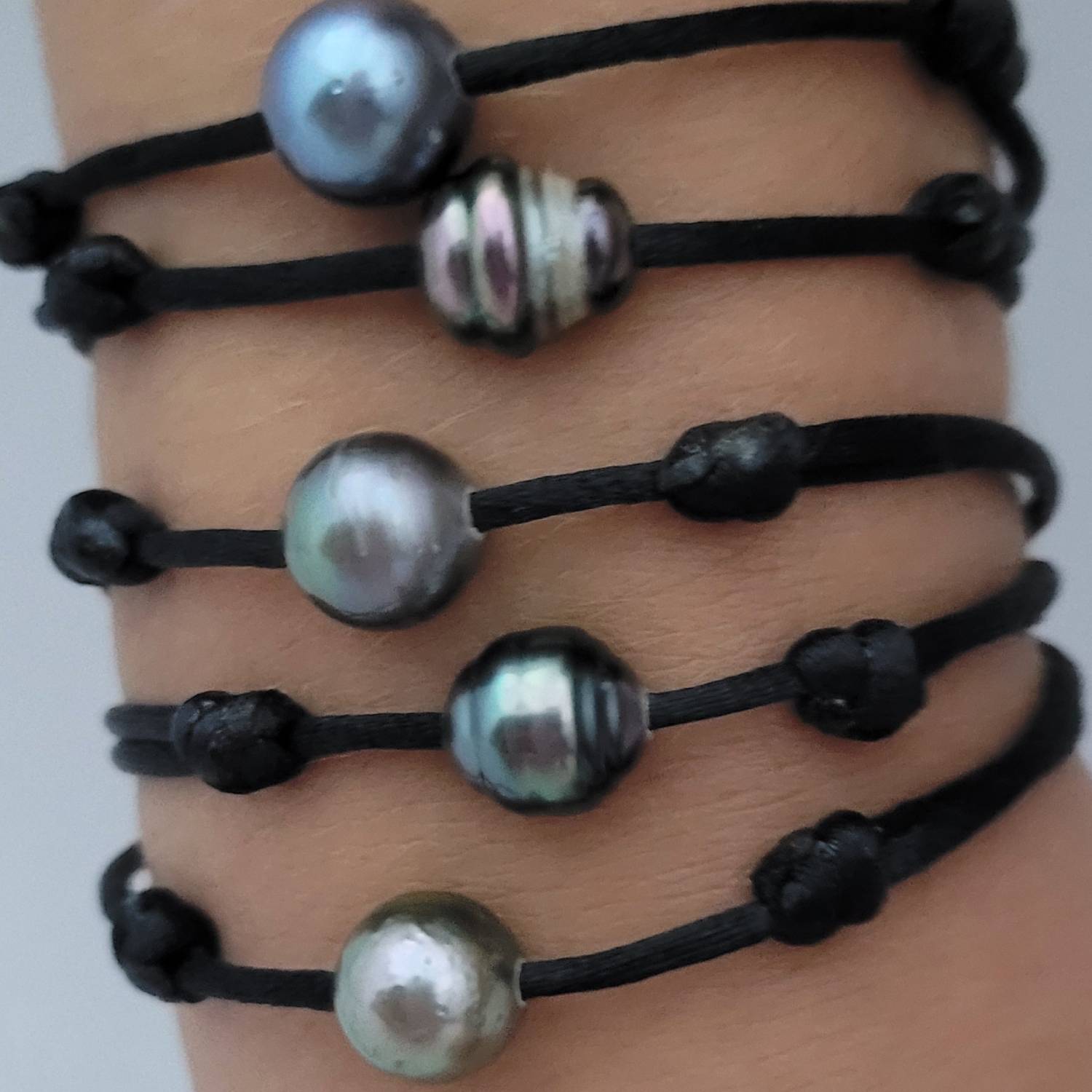 Bracelet perle de Tahiti avec nœuds coulissants