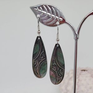 Boucles d'oreilles longues en Nacre de Tahiti - Version crochets (doré ou argenté)