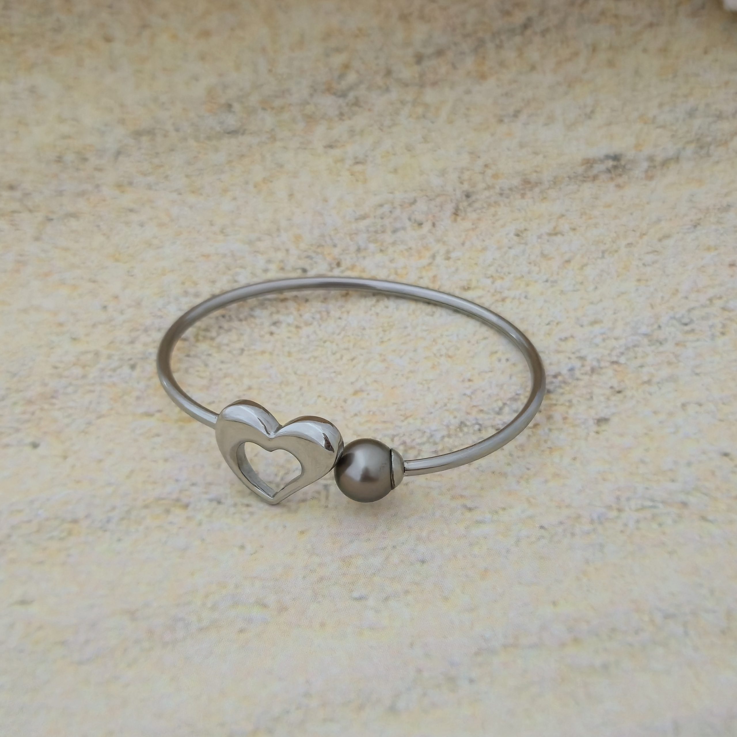 Bracelet jonc coeur avec perles de Tahiti